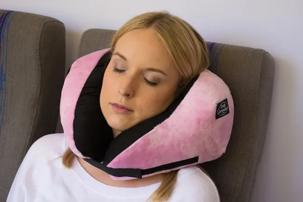 Mom Knows It All 2015 HOLIDAY GIFT GUIDE - Comfy Commuter Travel Pillow