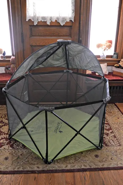 Mom Knows It All 2015 HOLIDAY GIFT GUIDE - Summer Infant Pop ‘n Play Ultimate Playard