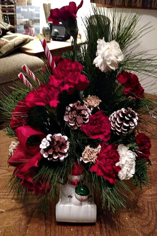Mom Knows It All 2015 HOLIDAY GIFT GUIDE - Teleflora Peanuts Christmas Bouquets